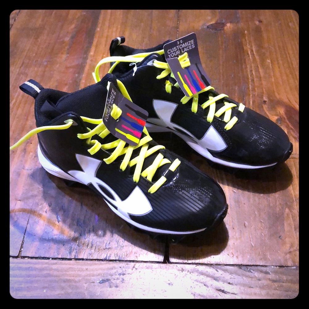 NWT Boys Under Armour Football Cleats Size 2